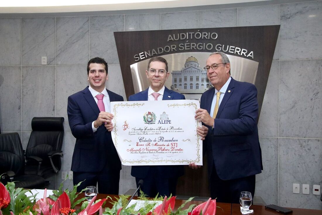 Entrega de título de Cidadão Pernambucano a Marcelo Navarro Ribeiro Dantas