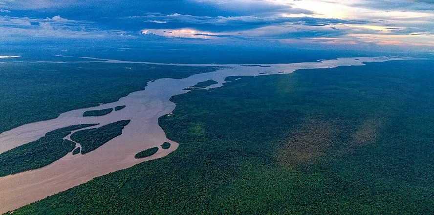 Rio Essequibo, zona de disputa há décadas entre Guiana e Venezuela 