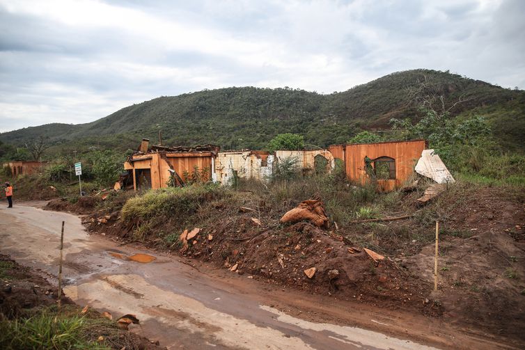 Mariana (MG) - Ruínas em Bento Rodrigues, distrito de Mariana, dois anos após a tragédia do rompimento da Barragem de Fundão, da mineradora Samarco