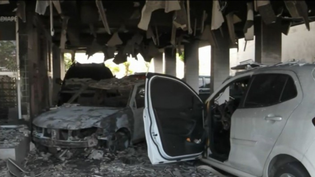 Carros ficam destruídos por incêndio em garagem de prédio em Iputinga