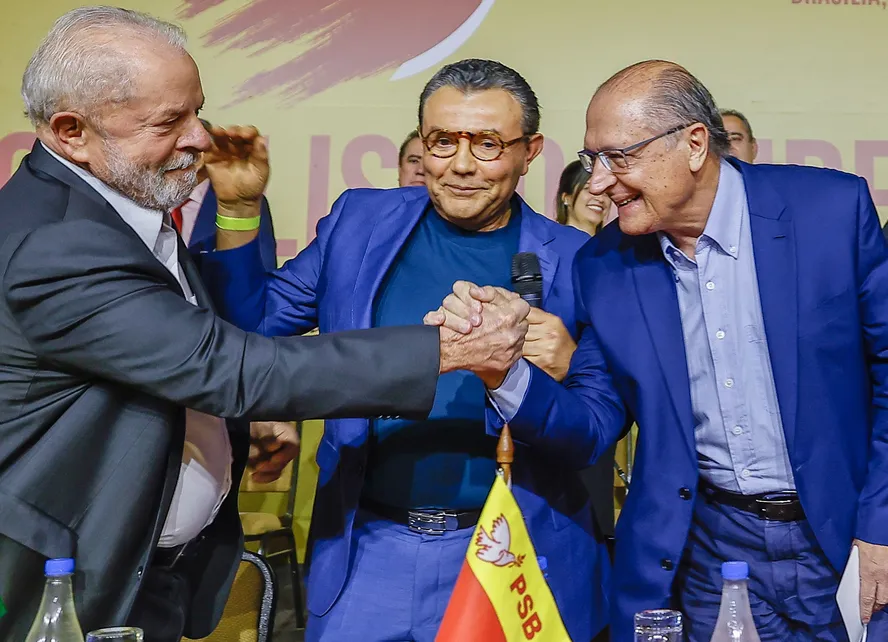 Lula com o presidente do PSB, Carlos Siqueira, e Alckmin 