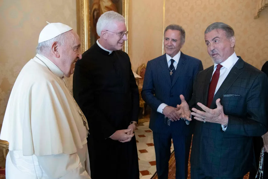 Papa Francisco recebe o ator e produtor Sylvester Stallone 