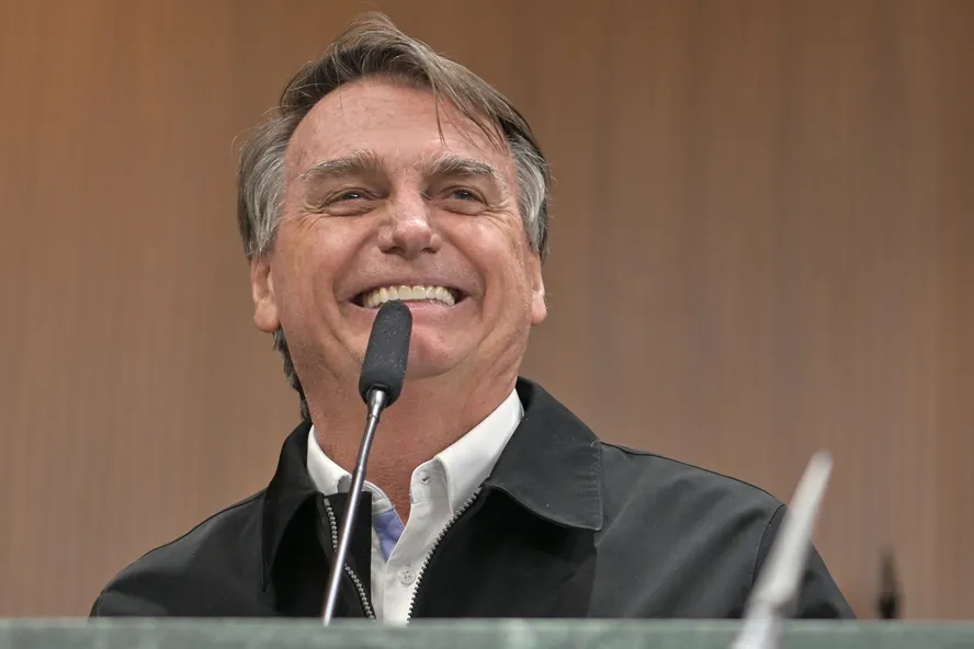 Bolsonaro durante evento na Assembleia Legislativa de Goiás, em agosto. Ex-presidente recebeu R$ 17,2 milhões via Pix em 2023 