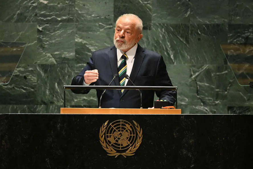 O presidente Luiz Inácio Lula da Silva do Brasil discursa na 78ª sessão da Assembleia Geral das Nações Unidas 