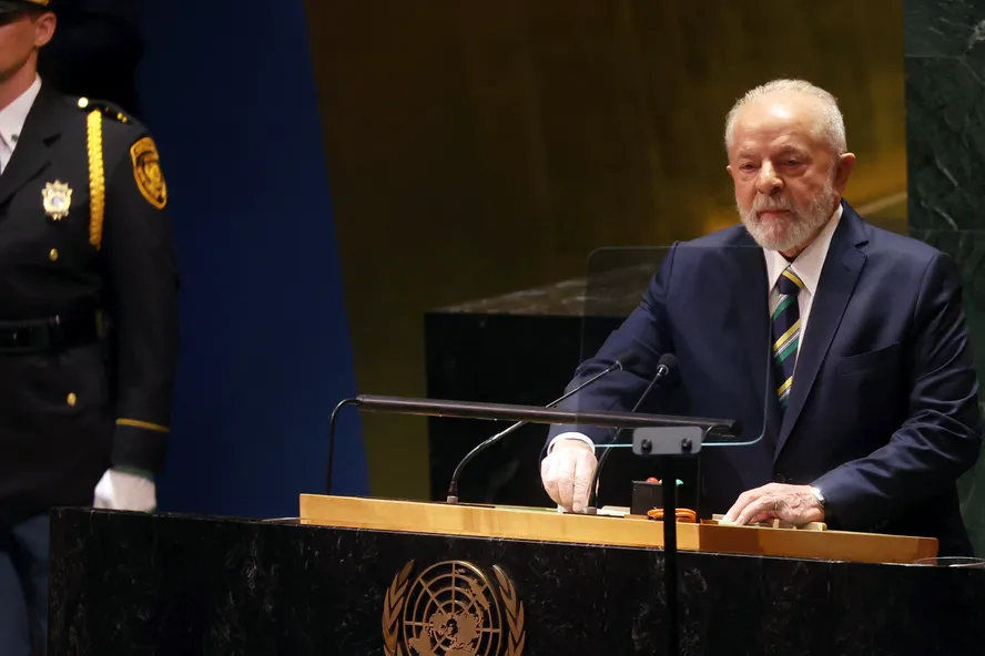 O presidente Luiz Inácio Lula da Silva do Brasil discursa na 78ª sessão da Assembleia Geral das Nações Unidas 