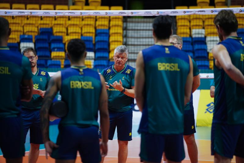 Com equipe definida, seleção brasileira feminina de vôlei faz