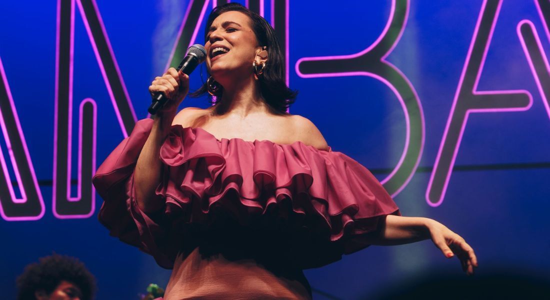 Roberta Sá faz show no Recife em dezembro