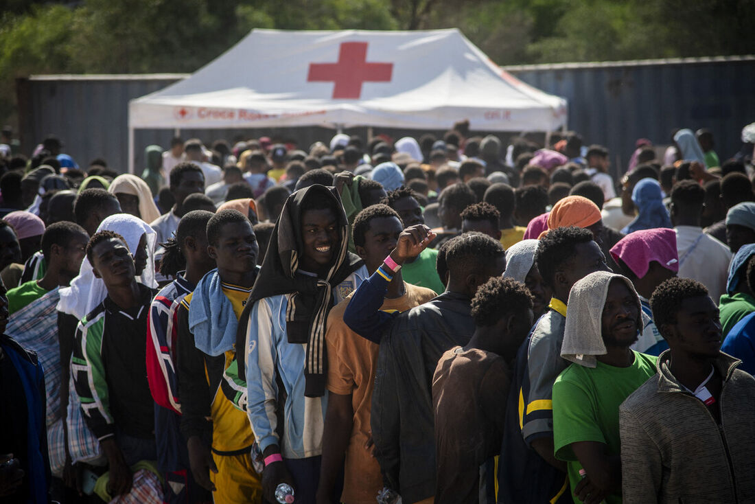 Chegada dos imigrantes dobrou a população de Lampedusa