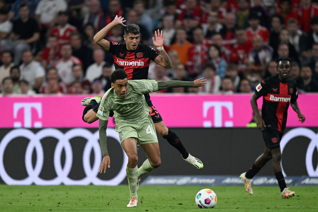 Bayern estreia novo uniforme com empate em casa no jogo de festa