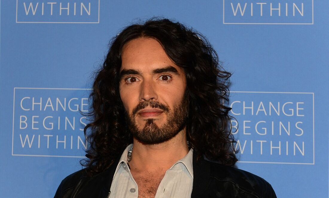 Ator e humorista, Russell Brand, denunciado por crimes sexuais.  