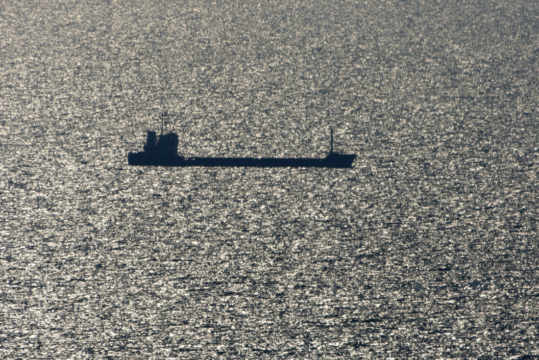 Navio transportando três mil toneladas de trigo, saindo do porto ucraniano de Chornomorsk, no Mar Negro,