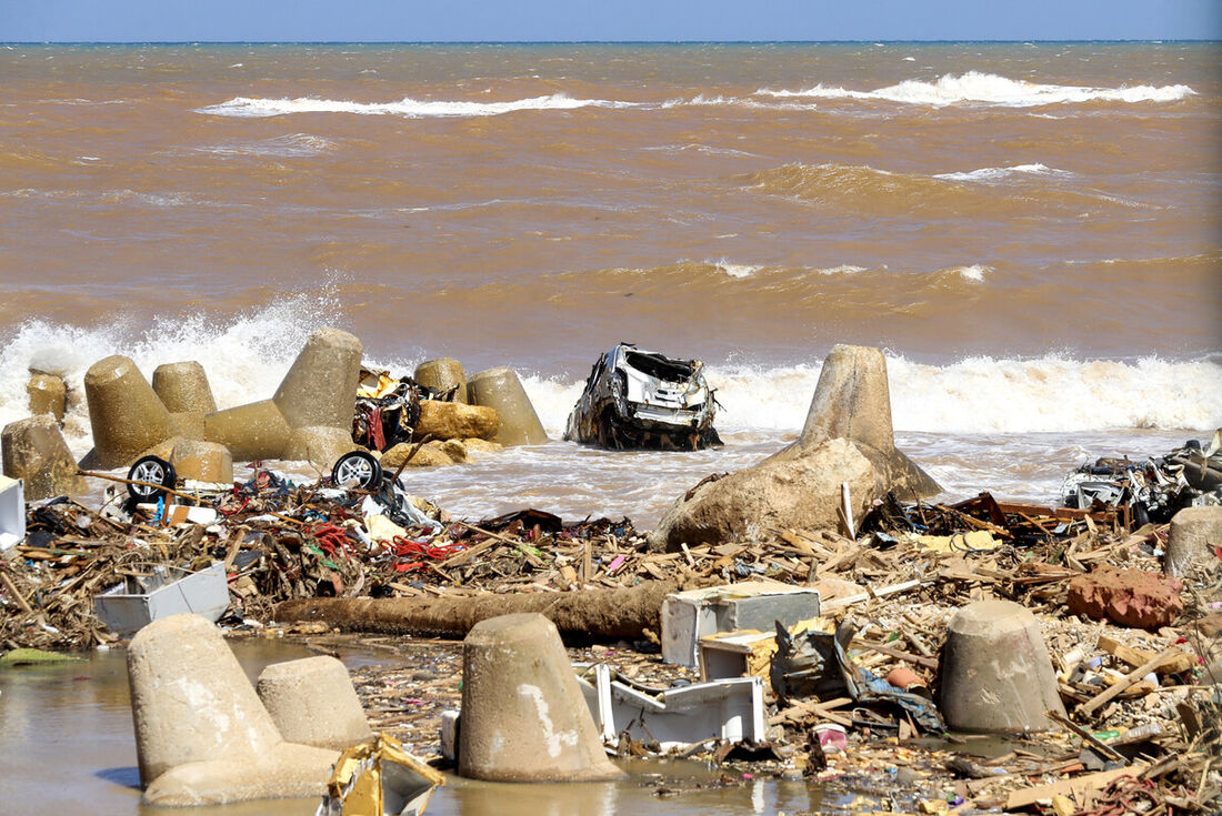 Destruição após inundações na Líbia, norte da África