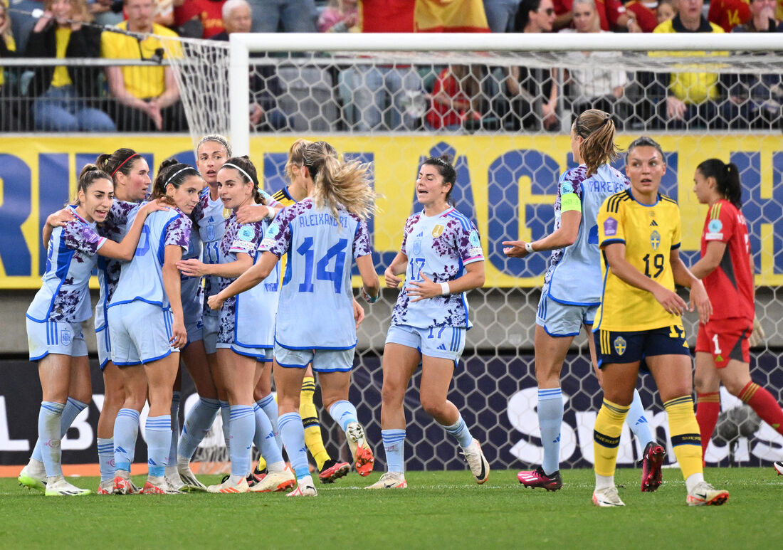 Em meio a crise, seleção feminina da Espanha vence Suécia na