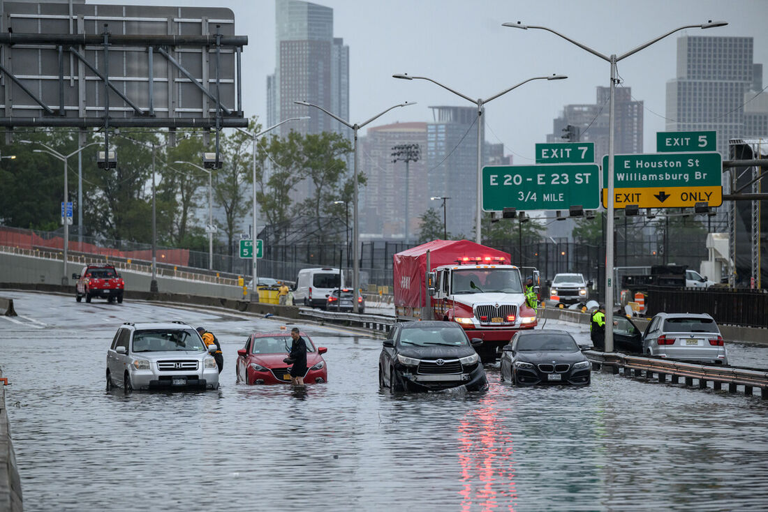 Fortes chuvas causam transtornos em Nova York