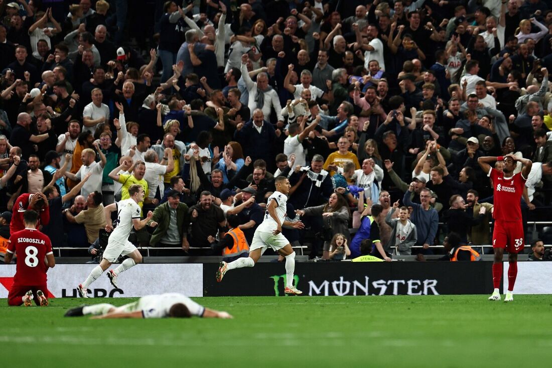 Tottenham vence Liverpool em jogo polêmico e chega ao 2° lugar da Premier League 