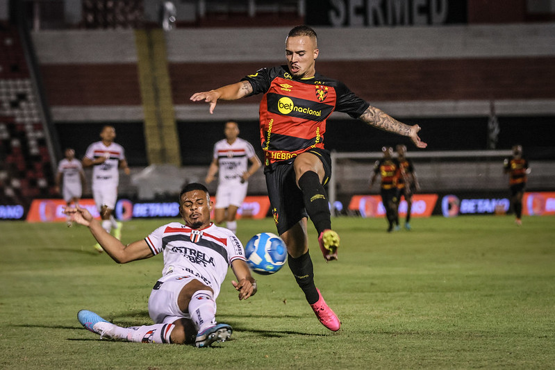 Lance de jogo entre Sport x Botafogo-SP