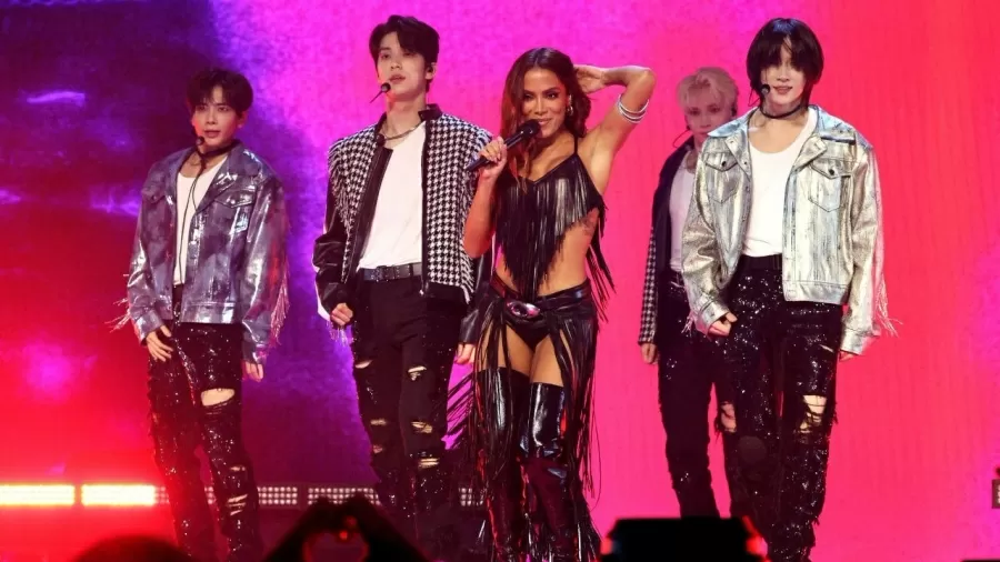 Anitta e TXT se apresentaram juntos, pela primeira vez, no VMA 2023