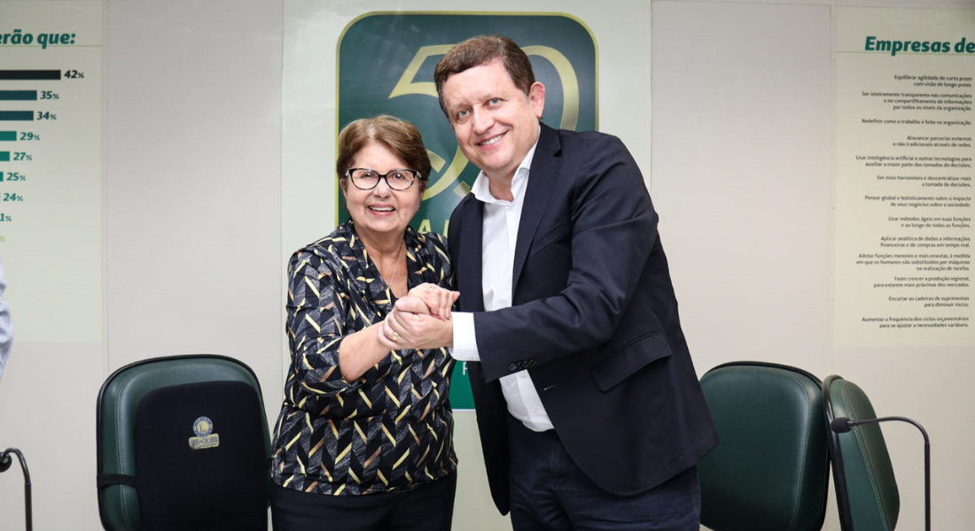 Presidente da Unimed Recife, Maria de Lourdes Araújo, e o Diretor Executivo de Relações Institucionais e Oncologia de Pernambuco, Eduardo Alves, Eduardo Alves