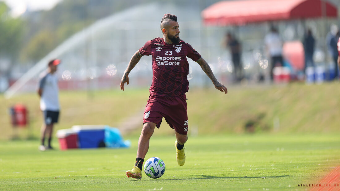 Arturo Vidal será desfalque nas próximas partidas do Athletico Paranaense 