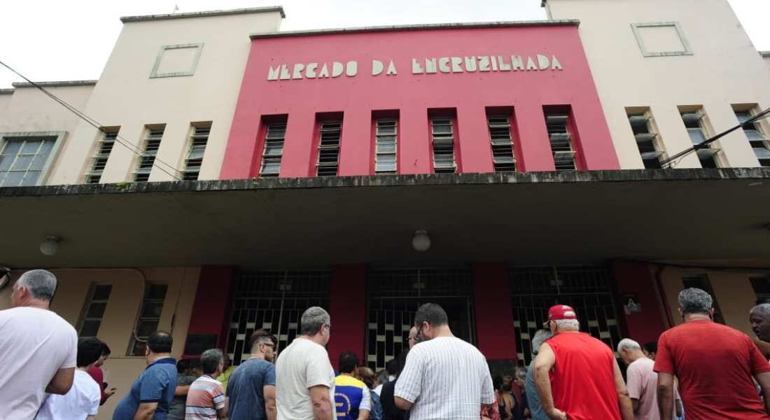 Mercado da Encruzilhada sofreu incêndio no último domingo (3)