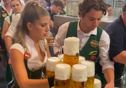 A cena, publicada na última quarta-feira, viralizou imediatamente no TikTok