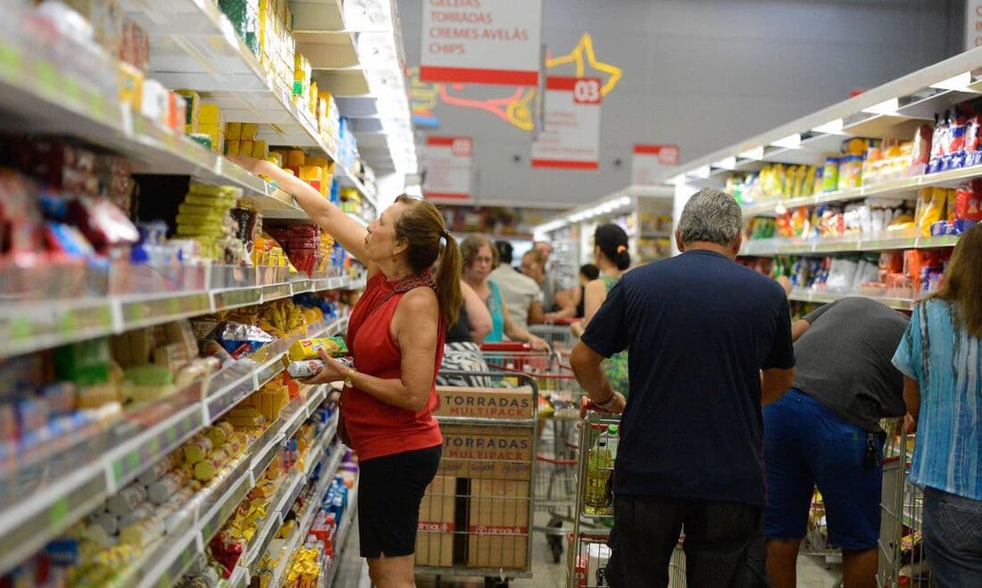 Pesquisa avaliou quase 10 mil alimentos e bebidas das principais redes de supermercados de São Paulo e Salvador