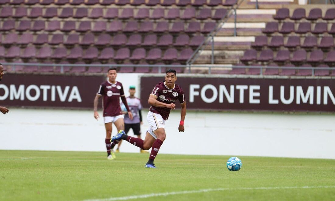 Ferroviária-SP e Athletic brigam pelo acesso