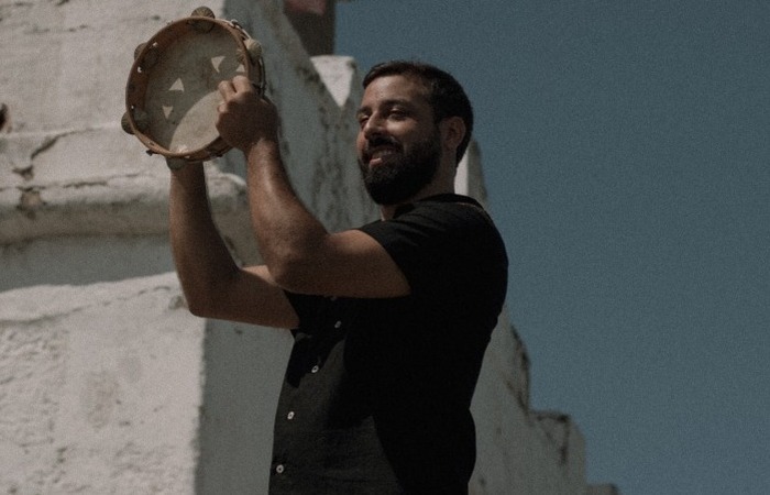 Ministrado pelo percussionista, compositor e professor Júnior Teles, curso "Percussão pernambucana" abrange o público adulto iniciante e iniciado a partir de 16 anos