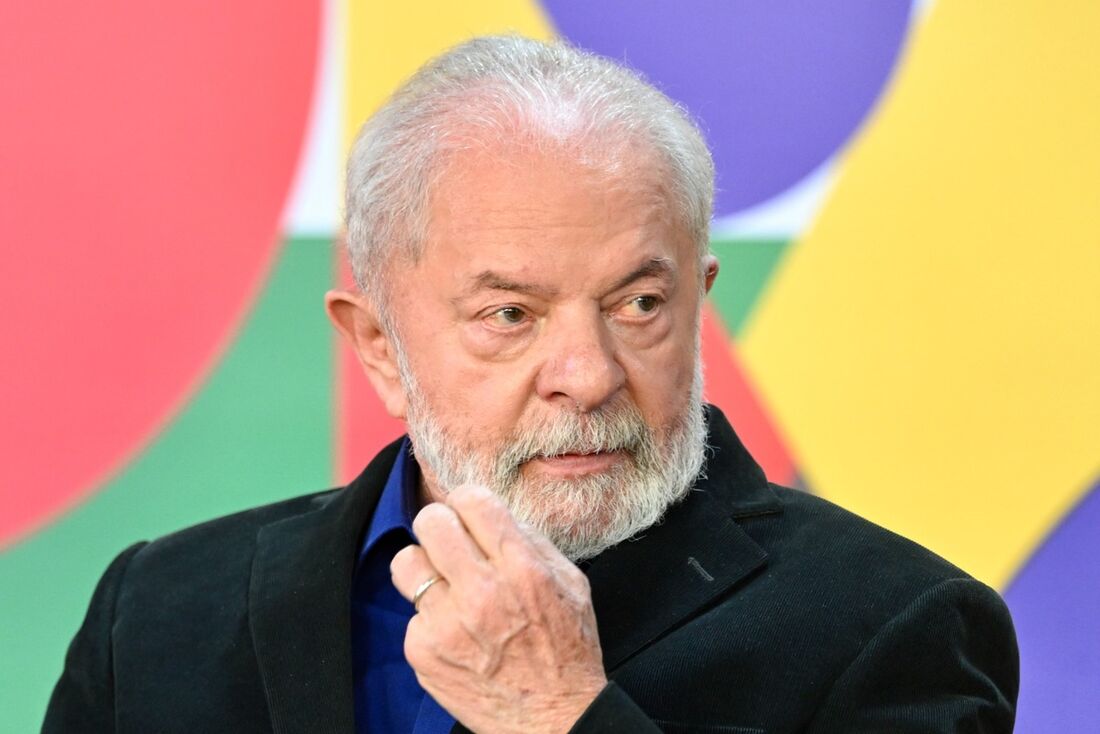 Lula é questionado pelo número de viagens