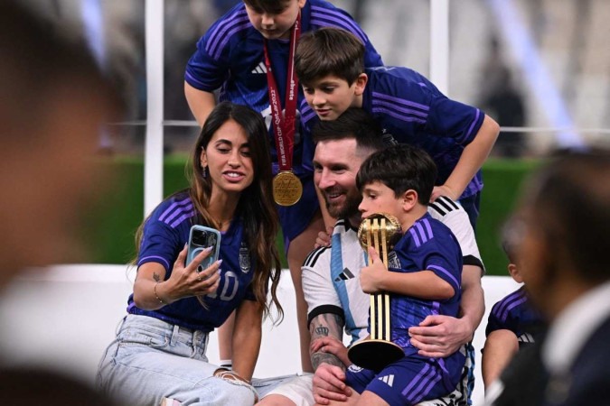 Messi com a família após a conquista da Copa do Mundo