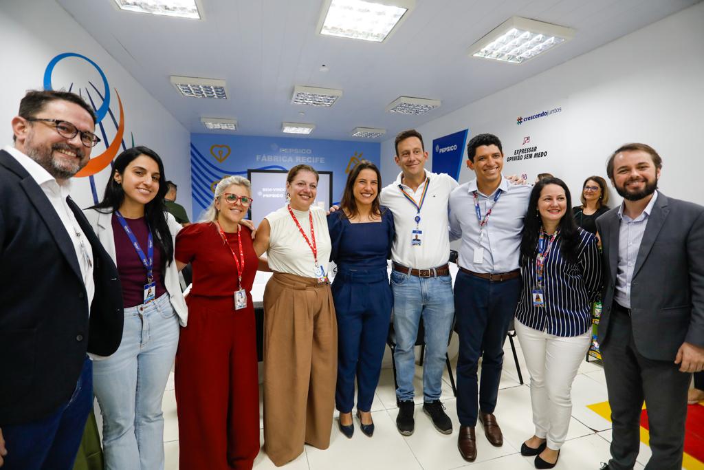 Visita da governadora de Pernambuco, Raquel Lyra (PSDB), as instalações da fábrica da PepsiCo no Cabo de Santo Agostinho