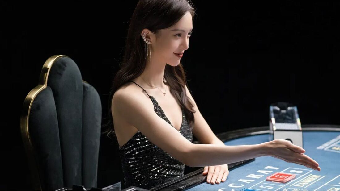 Gina Chen Jin como Anna em "No More Bets"