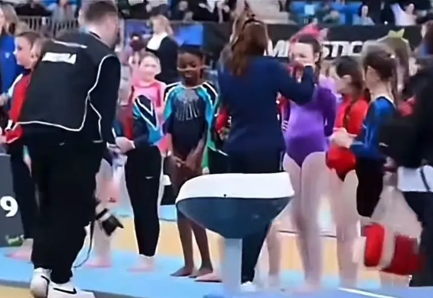 Criança negra não recebe medalha em competição de ginástica na Irlanda