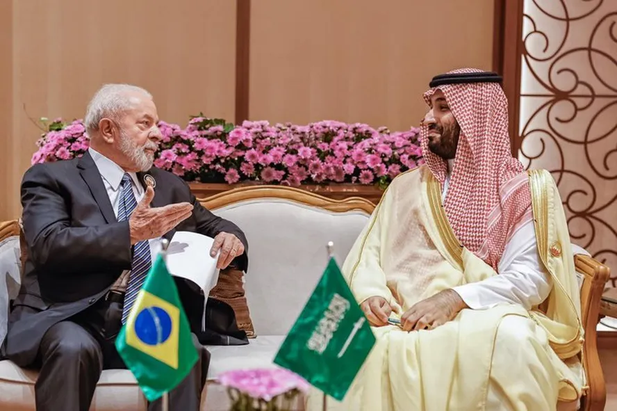 Lula e com Mohammed bin Salman, príncipe herdeiro e primeiro-ministro da Arábia Saudita