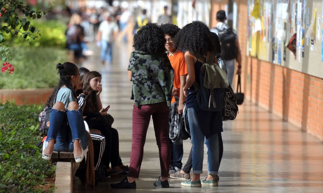 A Advocacia-Geral da União (AGU) enviou hoje (5) ao Supremo Tribunal Federal (STF) parecer a favor da continuidade da Lei de Cotas