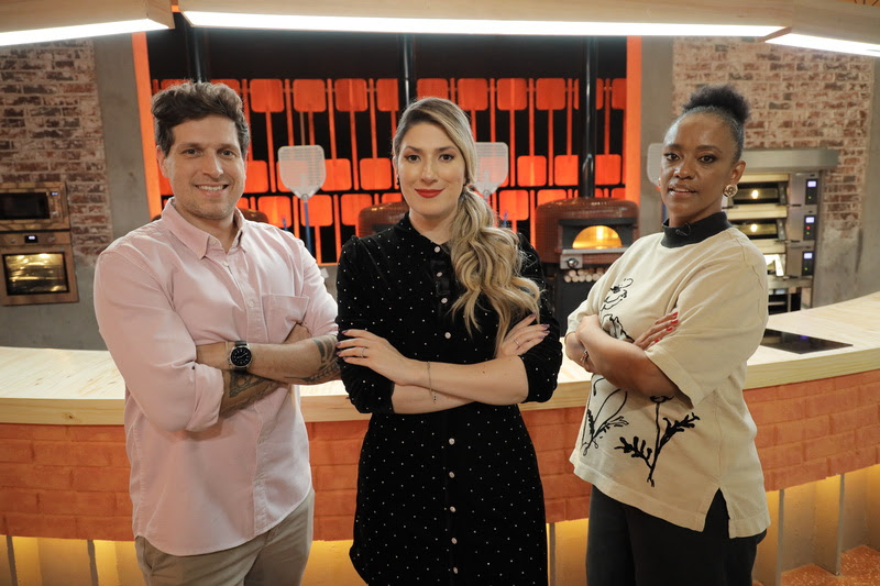  Fellipe Zanuto (jurado), Dani Calabresa (apresentadora) e Danni Camilo (jurada).  