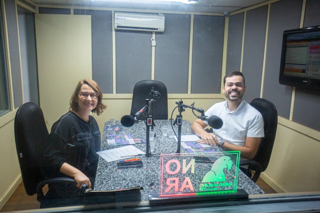 Deputada Débora Almeida e o comunicador Junior Paulino