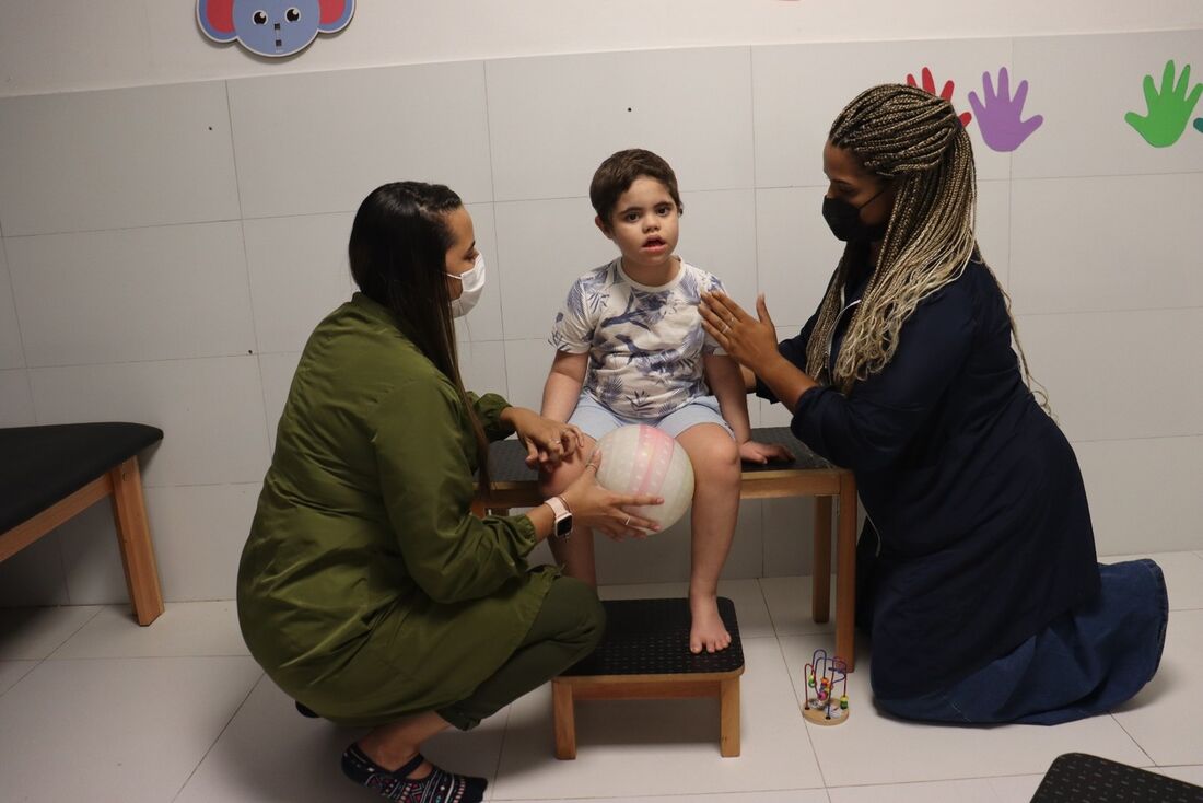 O diagnóstico precoce da hipotonia e a intervenção fisioterapêutica podem ser cruciais para melhorar a qualidade de vida