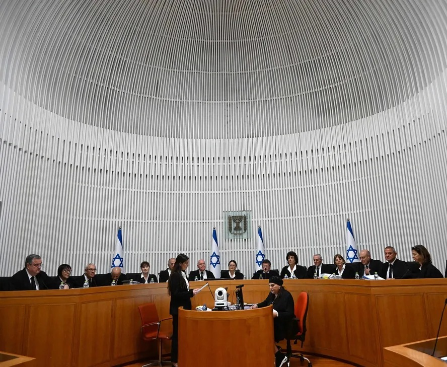 Suprema Corte de Israel reuniu seus 15 ministros para analisar legislação que pode diminuir capacidade de controle do Judiciário sobre Legislativo