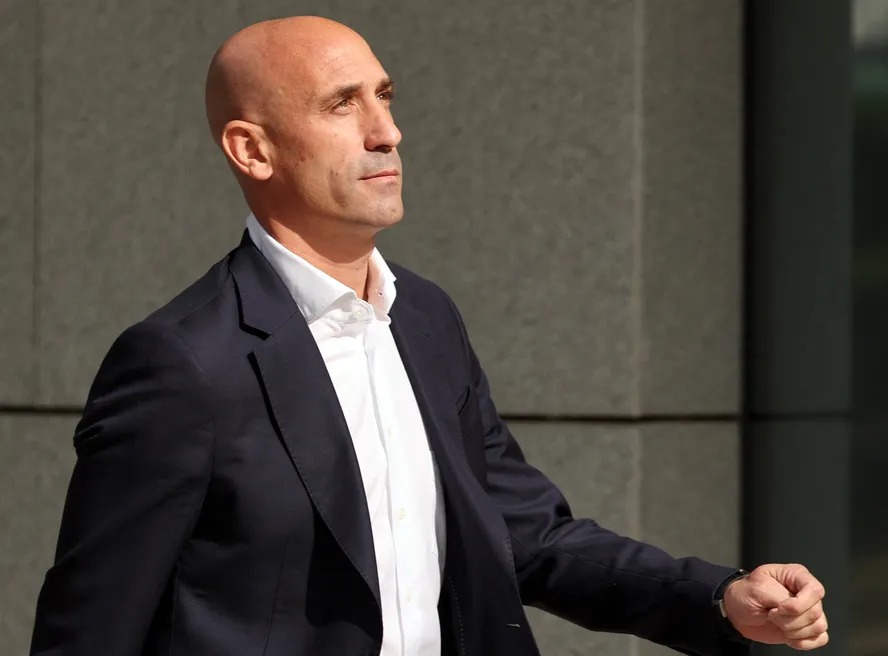 Luis Rubiales chega para depor em Audiência Nacional da Espanha 