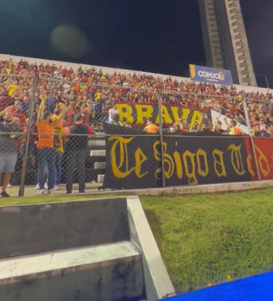 Torcida do Sport no Frasqueirão, para acompanhar o confronto contra o time do ABC, na cidade de Natal