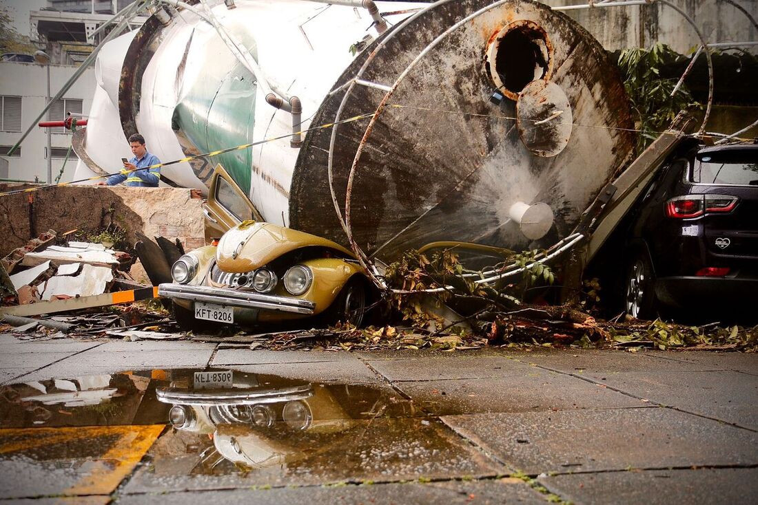 Desabamento caixa d'água: prejudicados aguardam providências do Pão de Açúcar