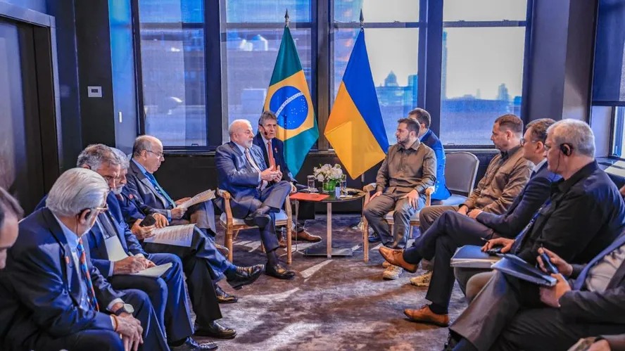 O presidente Lula e o presidente Volodymyr Zelensky, da Ucrânia, se reúnem no âmbito da Assembleia Geral da ONU, em Nova York 