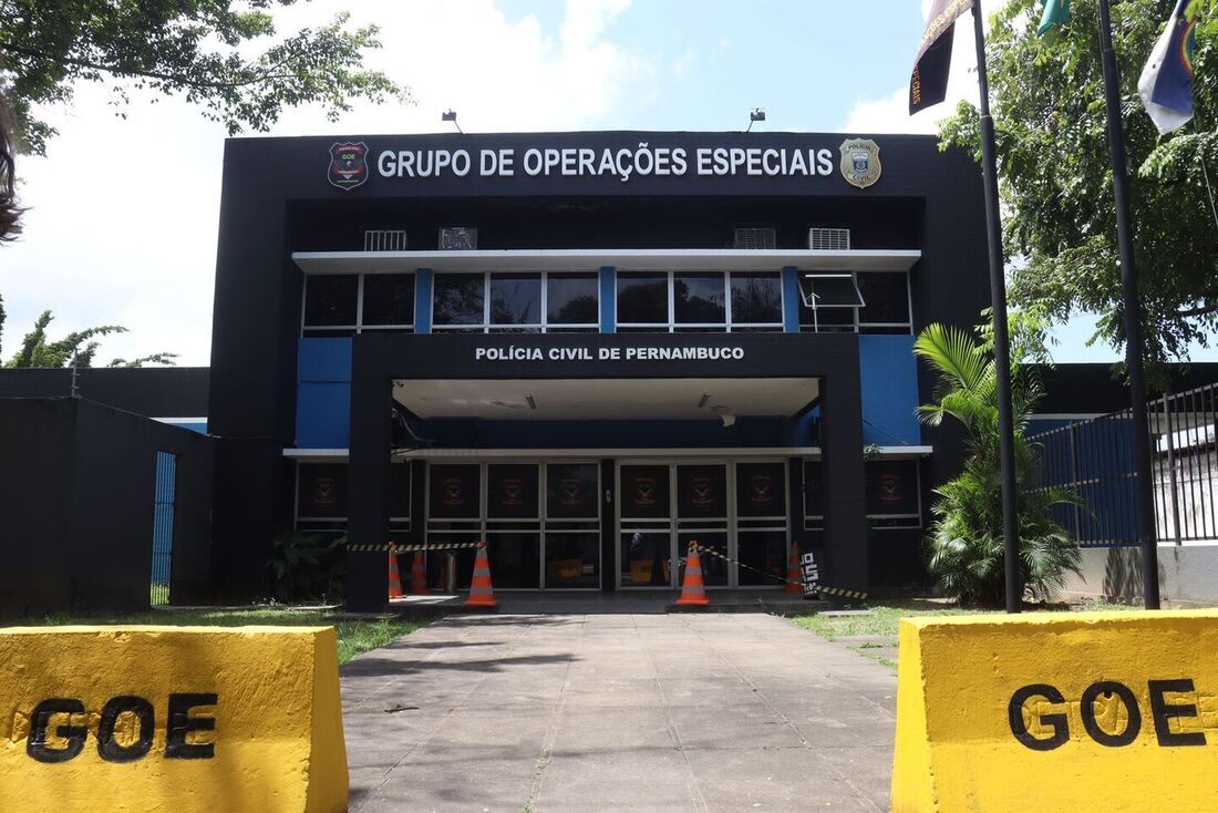 Fachada de prédio da Polícia Civil de Pernambuco (PCPE), no Recife