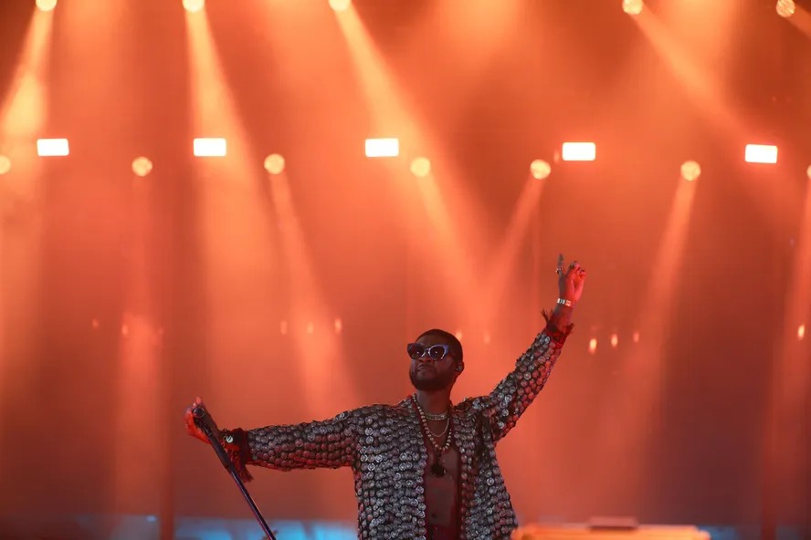 Usher, headliner do halftime show do Super Bowl 2024