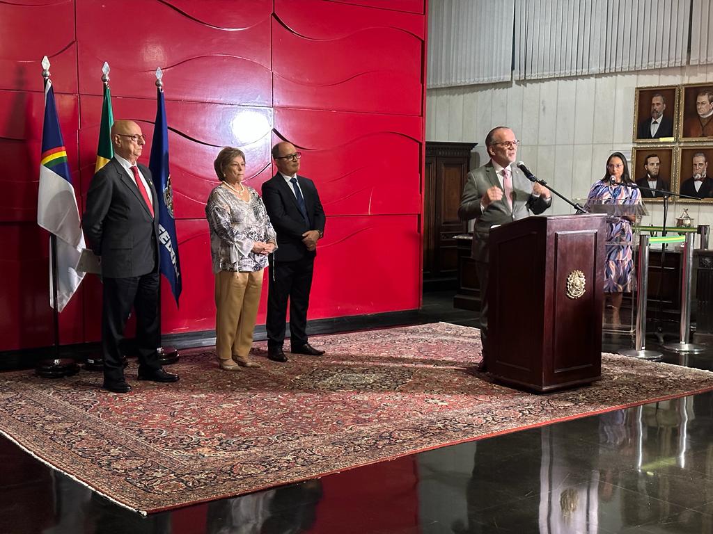 Senador Fernando Dueire discursa em homenagem a Marco Maciel