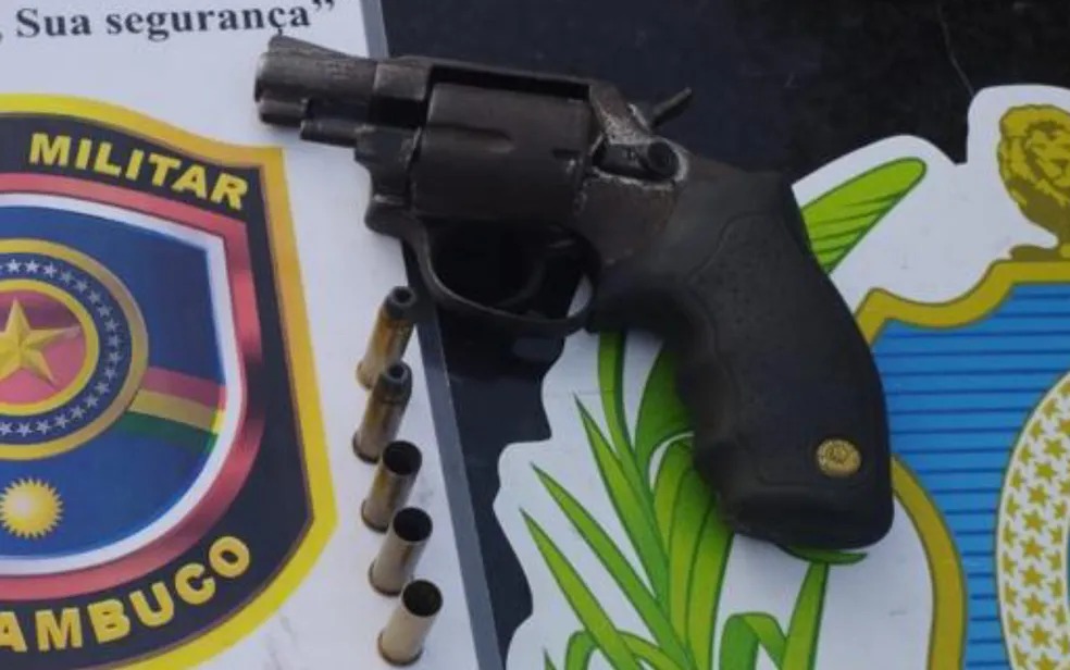 Uma das armas apreendidas pela polícia