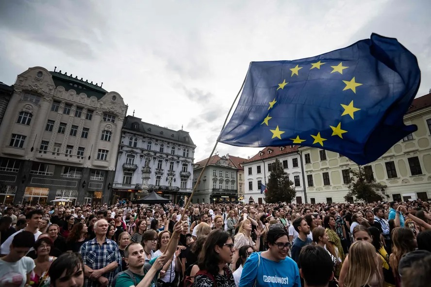 Eleições na Eslováquia serão teste para nova legislação europeia sobre desinformação nas redes sociais