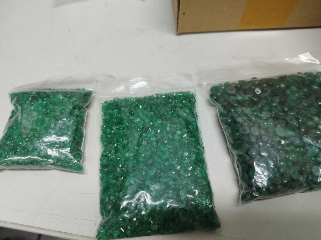 Esmeraldas apreendidas em encomenda dos Correios no Recife