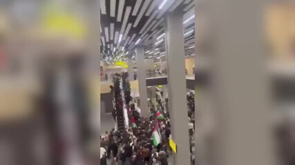 Manifestantes tentam impedir chegada de israelenses em aeroporto do Daguestão